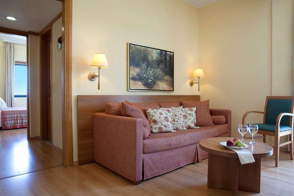 Hotel Ramada By Wyndham, Athens Club Attica Riviera Néa Mákri Habitación foto