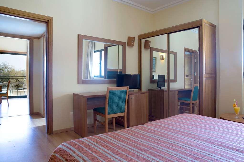 Hotel Ramada By Wyndham, Athens Club Attica Riviera Néa Mákri Habitación foto