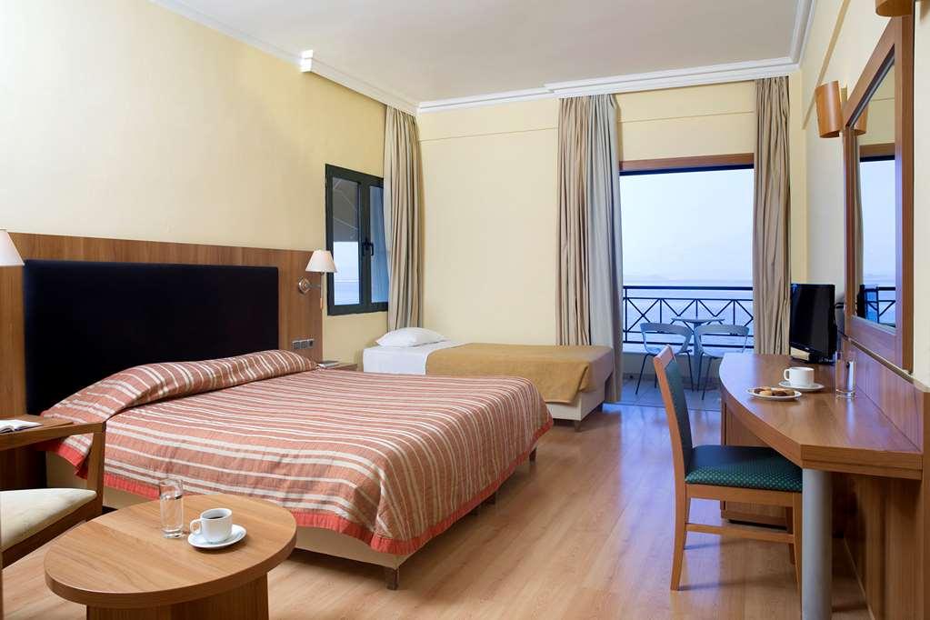 Hotel Ramada By Wyndham, Athens Club Attica Riviera Néa Mákri Habitación foto