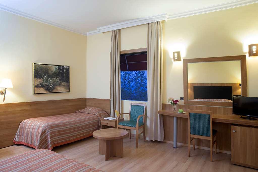 Hotel Ramada By Wyndham, Athens Club Attica Riviera Néa Mákri Habitación foto