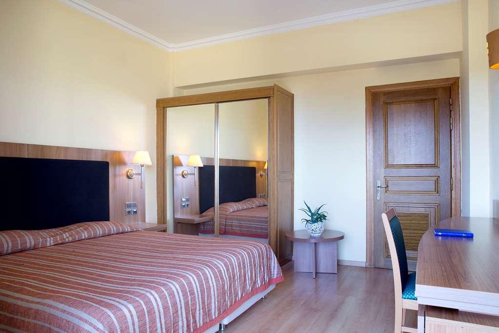 Hotel Ramada By Wyndham, Athens Club Attica Riviera Néa Mákri Habitación foto