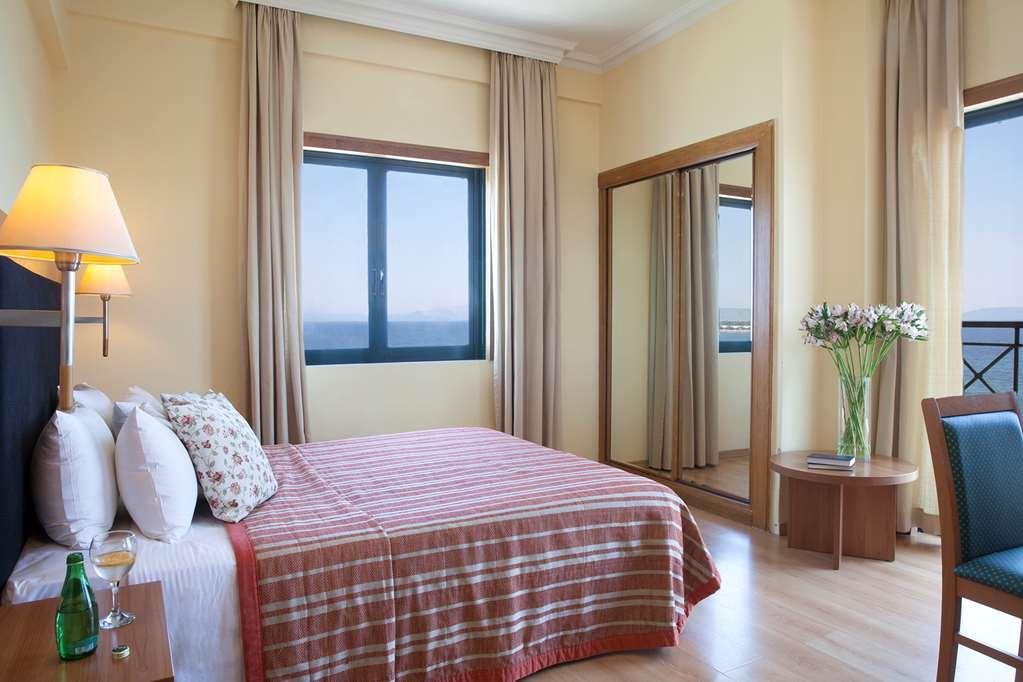 Hotel Ramada By Wyndham, Athens Club Attica Riviera Néa Mákri Habitación foto