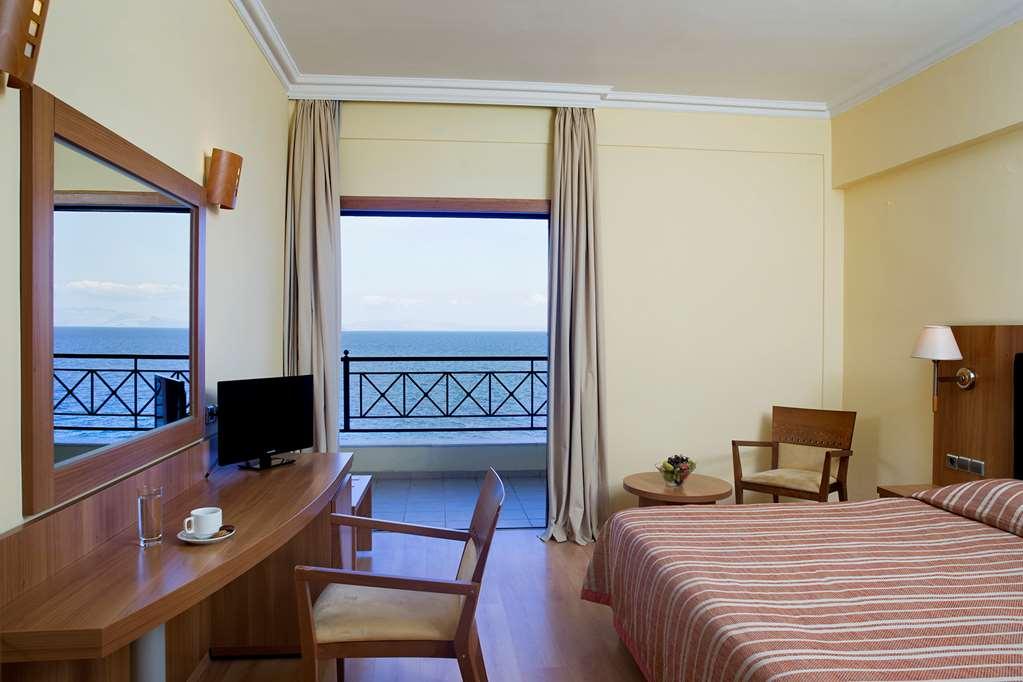 Hotel Ramada By Wyndham, Athens Club Attica Riviera Néa Mákri Habitación foto