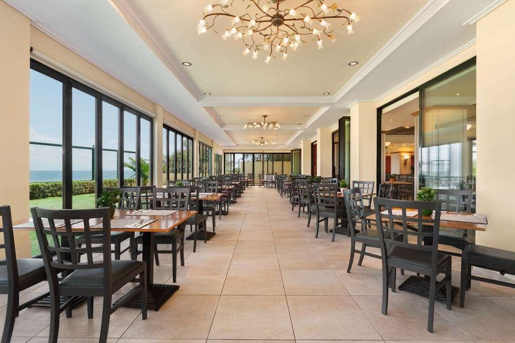 Hotel Ramada By Wyndham, Athens Club Attica Riviera Néa Mákri Restaurante foto
