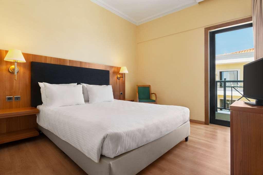 Hotel Ramada By Wyndham, Athens Club Attica Riviera Néa Mákri Habitación foto