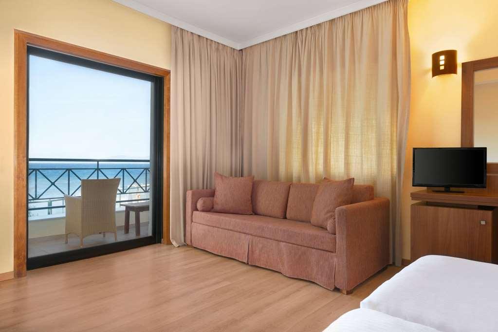 Hotel Ramada By Wyndham, Athens Club Attica Riviera Néa Mákri Habitación foto