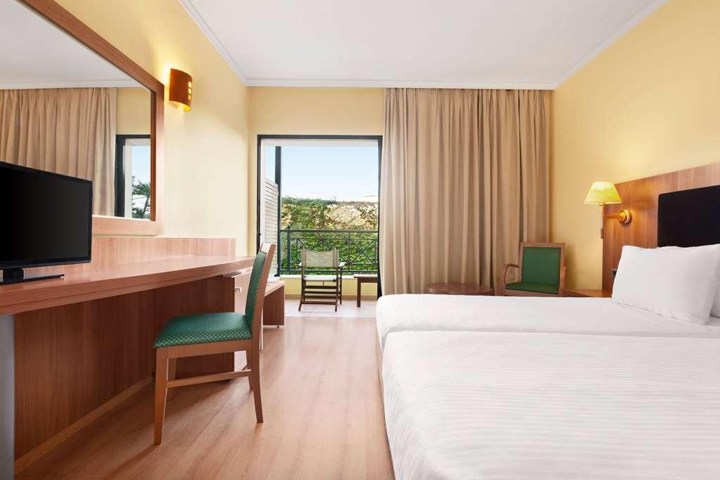 Hotel Ramada By Wyndham, Athens Club Attica Riviera Néa Mákri Habitación foto