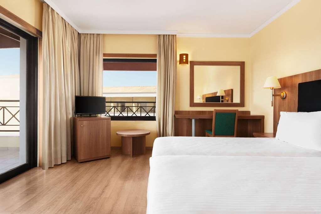 Hotel Ramada By Wyndham, Athens Club Attica Riviera Néa Mákri Habitación foto