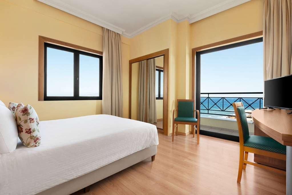 Hotel Ramada By Wyndham, Athens Club Attica Riviera Néa Mákri Habitación foto