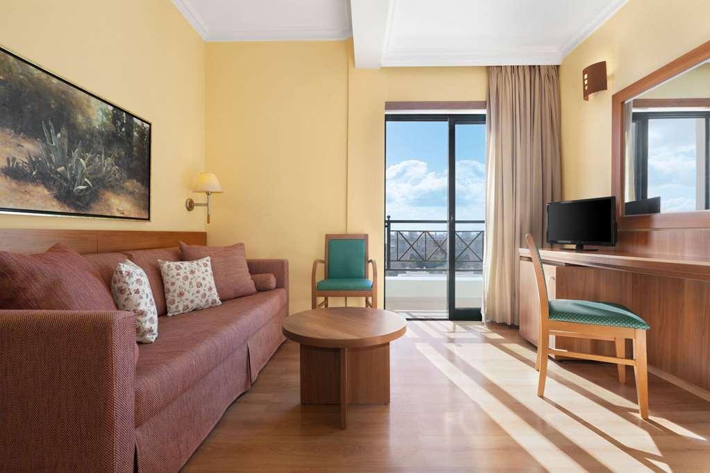 Hotel Ramada By Wyndham, Athens Club Attica Riviera Néa Mákri Habitación foto